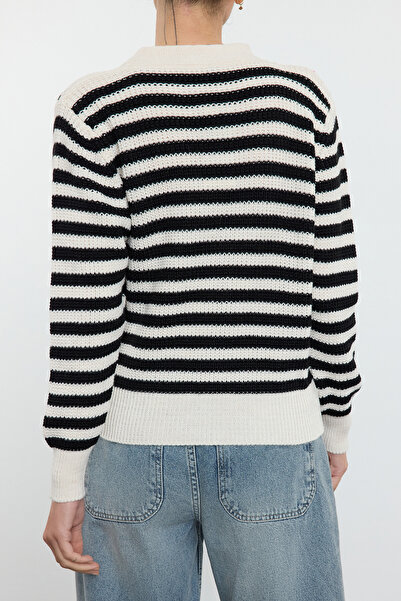 Edit by Trendyol Ecru pruhovaný pletený svetr s detailem výšivky - Tedaw25Hi00004