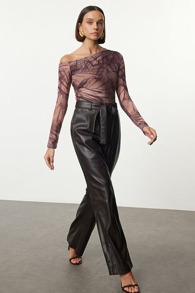 Trendyol Collection Вталено боди с шарки от светлокафяв тюл - Twoss23Bd00024