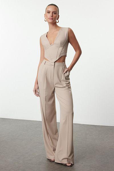 Trendyol Collection Gewebtes Bustier mit V-Ausschnitt und Steinkorsett-Optik TPRAW23BS00032