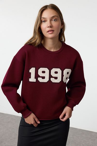 Trendyol Collection Hanorac cu slogan brodat din fleece bordeaux - Croială obișnuită TWOAW25SW00012