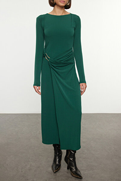 Trendyol Collection Smaragdově zelené doplňky Detailní Maxi pletené šaty přiléhavé k tělu TWOAW25EL00462