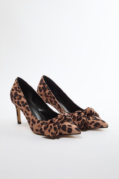 TRENDYOL SHOES Brauner Stiletto-Absatz mit Leopardenmuster und dünnem Absatz – TAKAW25TO00028