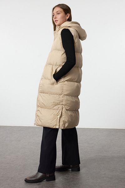 Trendyol Collection Lange aufblasbare Winterweste – Ecru, Kapuze, normale Passform TWOAW25YE00044