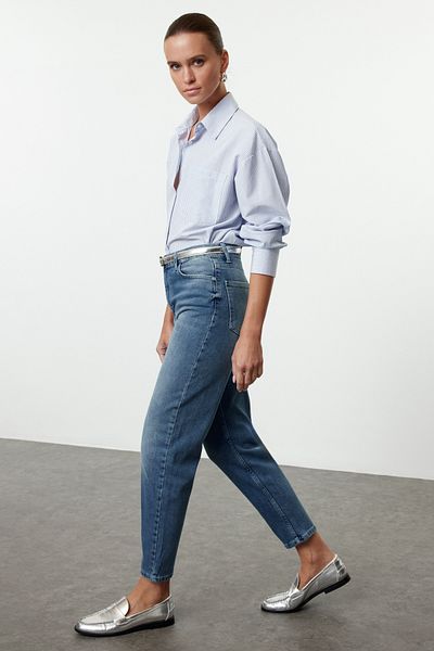 Trendyol Collection Blugi Mom Blue Slim cu talie înaltă - TWOAW25JE00161