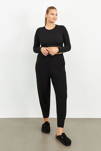 Curly Black Pleated Knitted Trousers