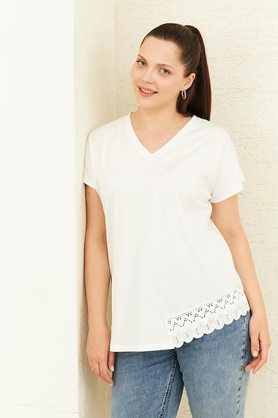 Curly تي شيرت مزين بالدانتيل على شكل عظمة