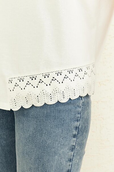 Curly Bone Lace Garnished T-shirt