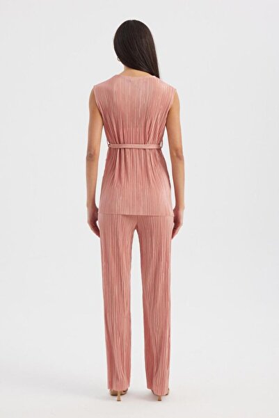 Hiccup 2 Parça: Kuşak Detaylı V Yaka Pliseli Kolsuz Bluz & Yüksek Bel Pliseli Palazzo Pantolon