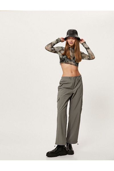 Koton Fallschirmhose mit Cargotasche, niedriger Taille und bequemer Passform