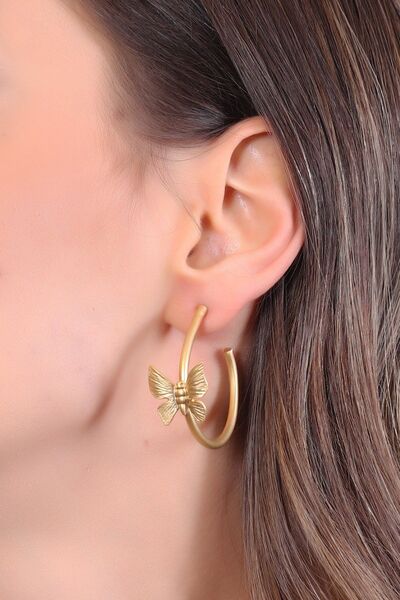 LABALABA Kadın Altın Renk Kaplama Küçük Kelebek Figürlü Çivili Halka Formlu Küpe