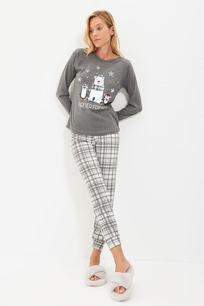 Trendyol Collection Pinguin bedrucktes, geräuchertes, kariertes Strick-Pyjama-Set – THMAW22PT0395