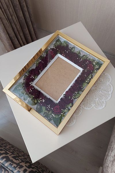 Verda Çerçeve Rama Memory Verda Gold 30x40 Cm! Cutie de trandafiri pentru flori de ocazie speciala! Anonim