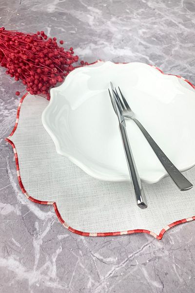 WEARE2 Gradient Red Color Embroidered 12 Piece Set Placemat And Cocktail Napkin