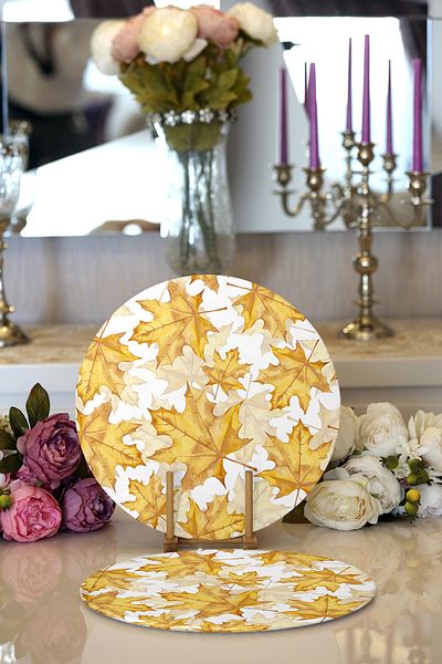 Realhomes 2-Piece Gold Leaf Motif Digital Printed Modern Round Charger & Placemat