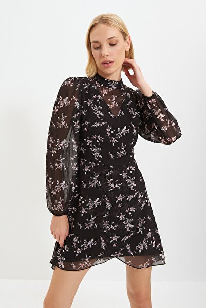 Trendyol Collection Černé vzorované tkané šaty s vysokým límečkem TWOAW22EL0199