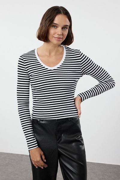 Trendyol Collection V-nyakú, sötétkék csíkos, rugalmas, bordázott kötött blúz - hosszú ujjú, Crop Hossz Twoaw24bz00243