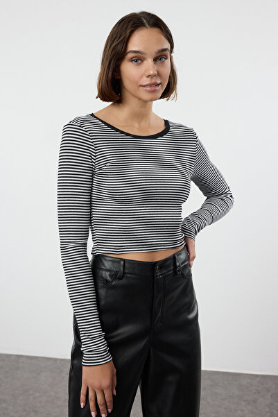 Trendyol Collection Rugalmas zsinóros fekete-fekete csíkos kötött blúz - Testhez simuló, 2 db-os csomag Twoaw24bz00271