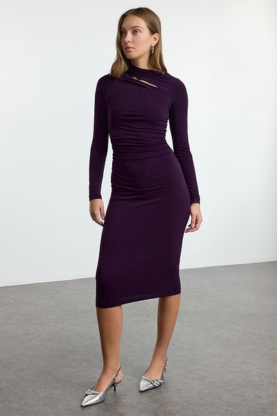 Trendyol Collection Ελαστικό πλεκτό φόρεμα μεσαίου μήκους - μωβ λεπτομέρεια, εφαρμοστό σώμα TWOAW24EL00142