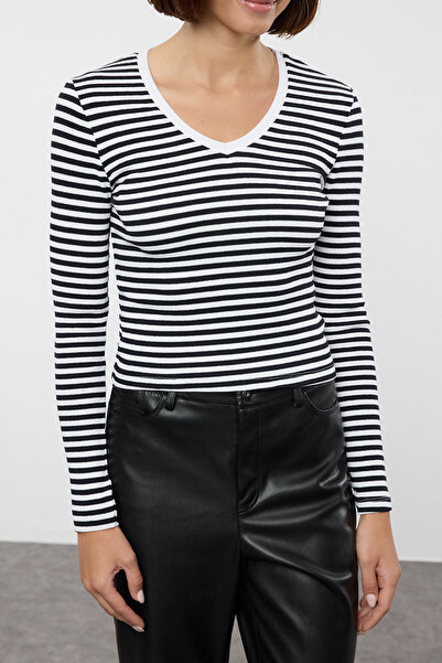 Trendyol Collection Výstřih do V Námořnická modrá Pruhovaná pružná žebrovaná pletená halenka – Dlouhý rukáv, Délka oříznutí Twoaw24bz00243