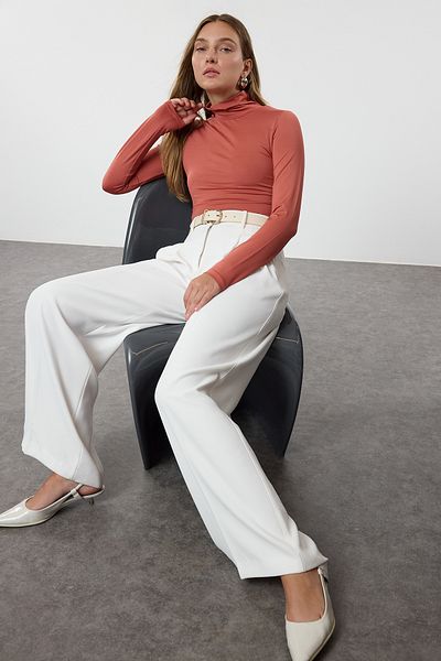 Trendyol Collection Гъвкаво тяло с яка за стойка в цвят канела - Монтира се върху тялото с фиксиращи елементи Twoaw25Bd00021