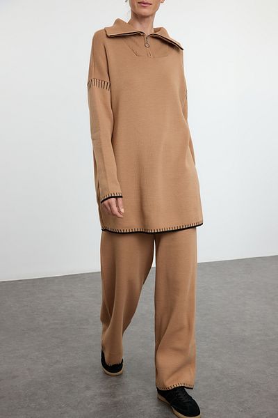 Edit by Trendyol Σετ πουλόβερ και παντελόνι Camel Knitwear - με λεπτομέρεια ραφής και φερμουάρ TEDAW25US00008