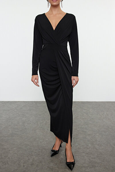 Trendyol Collection Schwarzes, gestricktes, langes, elegantes Abendkleid mit V-Ausschnitt und Abschlussballkleid TPRAW25EL00113