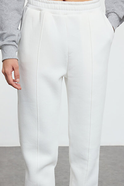 Trendyol Collection Ecru žebrované volné Jogger tlusté pletené tepláky s fleecem uvnitř TWOAW25EA00029