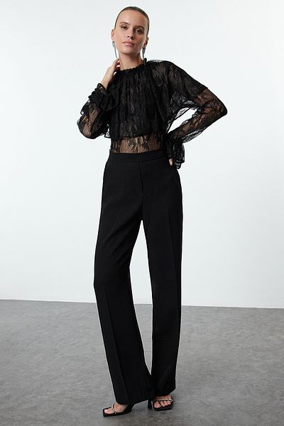 Trendyol Collection Μαύρη πλεκτή μπλούζα με δαντέλα χωρίς επένδυση TPRAW25BZ00030