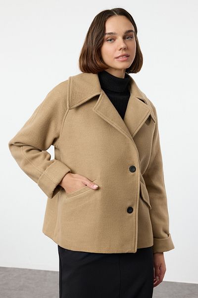 Trendyol Collection Beigefarbener kurzer Wollmantel – TWOAW25KB00073