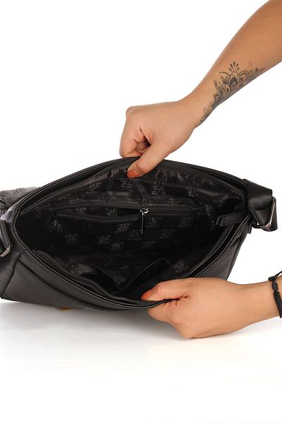 Pierre Cardin Pirre Cardin 01PC00112 - Vegan Black Strap Shoulder Bag