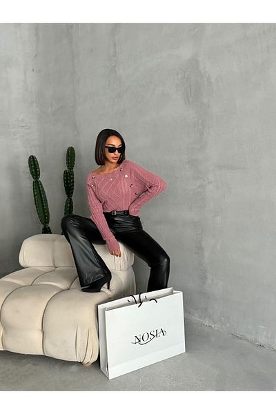 nosia fashion Дълъг дамски плетен пуловер - тип "лодка", плетена шарка и детайл с копчета