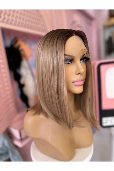 LOLLY PONY 40 سم أصفر عسلي - قاع مستقيم مصبوغ، شعر مستعار صناعي من الألياف الكورية من التول الأمامي