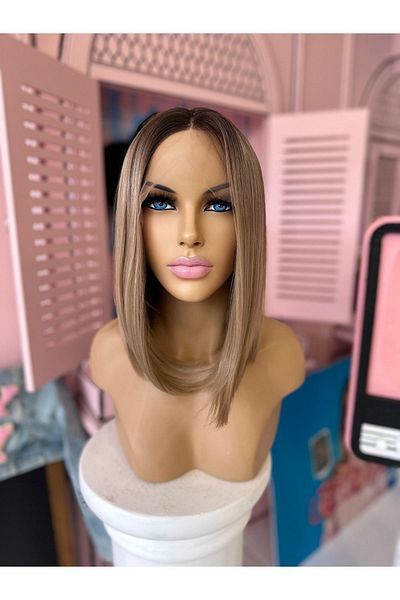 LOLLY PONY 40 سم أصفر عسلي - قاع مستقيم مصبوغ، شعر مستعار صناعي من الألياف الكورية من التول الأمامي