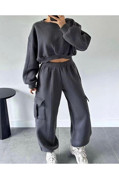 Machetta Women's Double Set - Crop Sweatshirt, Cargo Pocket Sweatpants, 3 Thread
