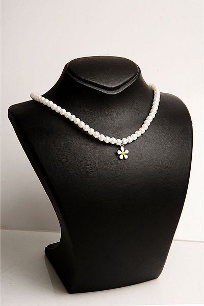 EUROMODA Pearl Beaded Daisy Design Necklace and Earring Jewelry Set