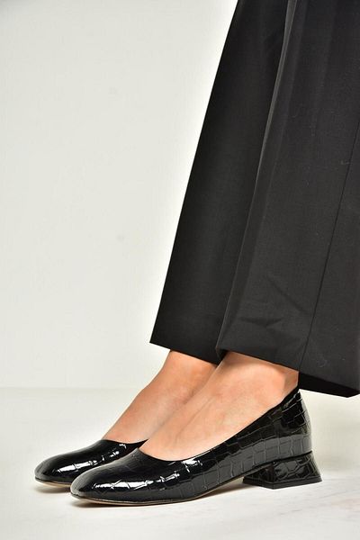Fox Shoes تي 590122611   حذاء نسائي أسود بكعب سميك بطبعة تمساح
