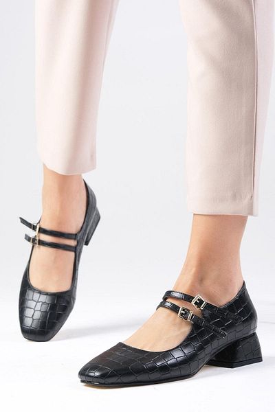 Mio Gusto Giorgia Black Blunt Toe Women's Low Heel Shoes
