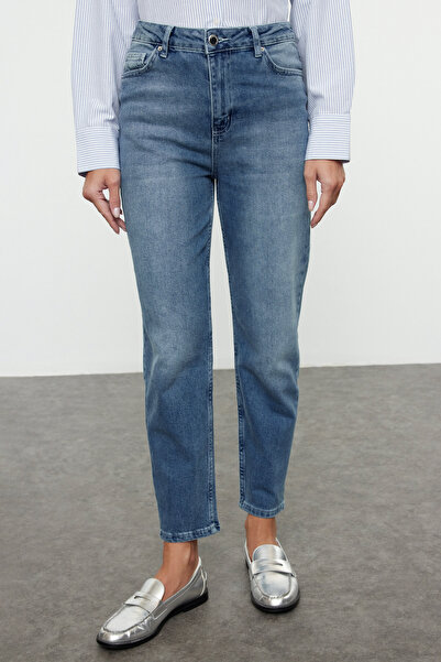 Trendyol Collection Modré tenké Mom JEans s vysokým pasem - TWOAW25je00161