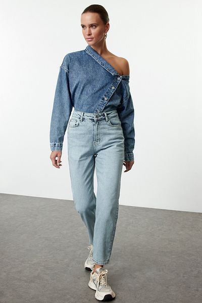 Trendyol Collection Blugi Mom albastru deschis cu talie înaltă - Confort TWOAW25JE00142