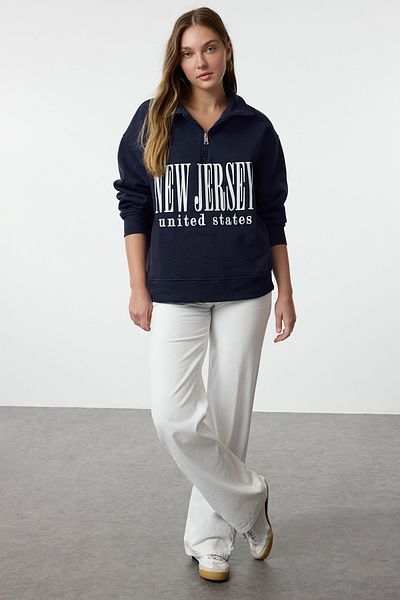 Trendyol Collection Oversize polár sötétkék kötött pulóver - szlogennyomott, cipzáras Twoaw25Sw00134