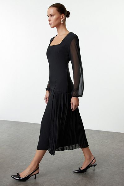 Trendyol Collection Rochie maxi țesătă neagră în linie A, cu detaliu plisat TWOAW25EL00135