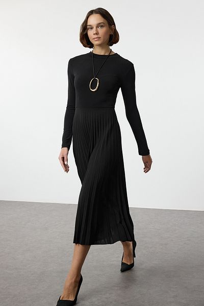 Trendyol Collection Ευέλικτο πλεκτό μαύρο φόρεμα σκέιτερ - Πλισέ λεπτομέρεια, γιακάς, μακρυμάνικο Twoaw25el00214