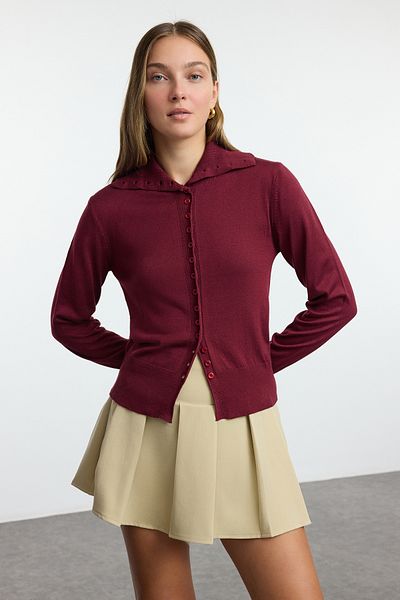 Trendyol Collection Premium-Strickjacke in Burgunderrot – Stehkragen TWOAW25HI00150