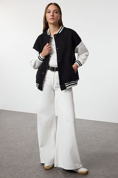 Trendyol Collection Овърсайз черен суитшърт с ленти от трикотаж - дебел плетен Twoaw25sw00043