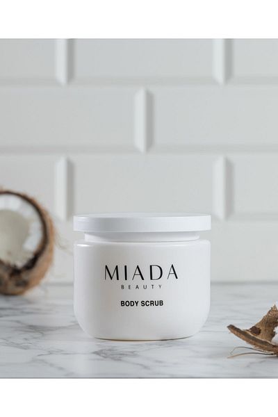Miada Beauty 300 ml Body Scrub - Purifying and Moisturizing Body Scrub