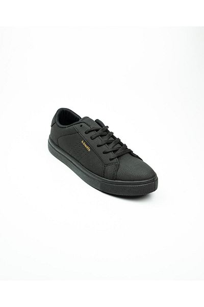Kinetix Sneakers