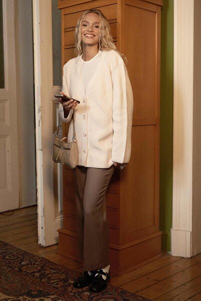 Hooopstore Tokalı Kemerli Krem Hırka