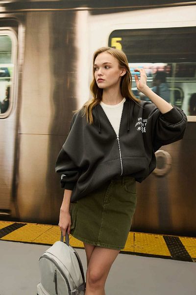 DeFacto Oversize Hooded Back Printed Kangaroo Pocket Sweatshirt D6754Ax24Wn - Zippered Thick Fabric
