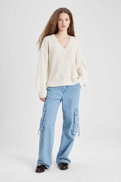 DeFacto Back to School Oversize Wide Fit V-Neck Basic Plain Knitwear Sweater Z7135Az24Wn