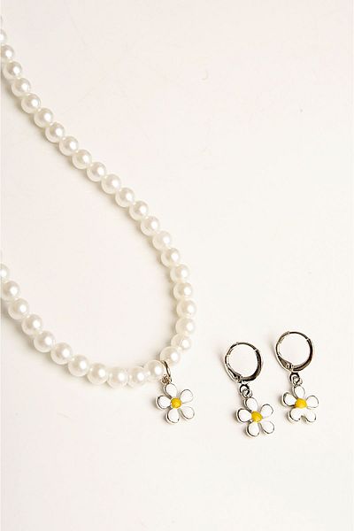 EUROMODA Pearl Beaded Daisy Design Necklace and Earring Jewelry Set